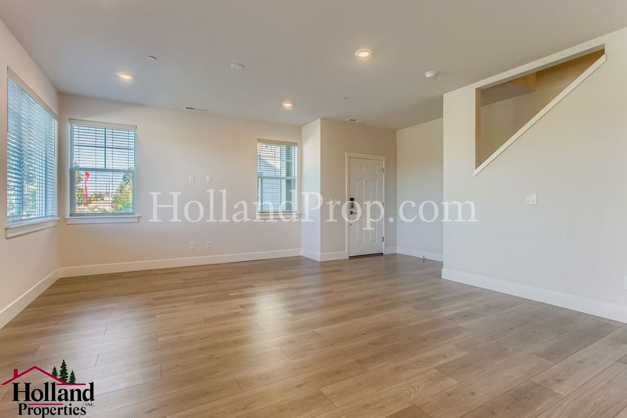 12855 Southwest Tabor Terrace - Photo 6 of 28