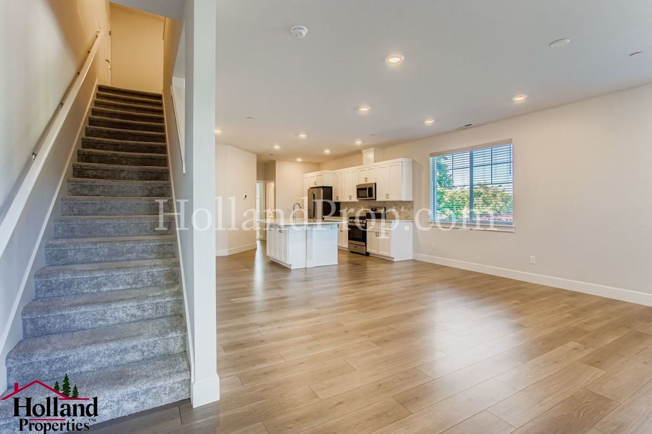 12855 Southwest Tabor Terrace - Photo 7 of 28