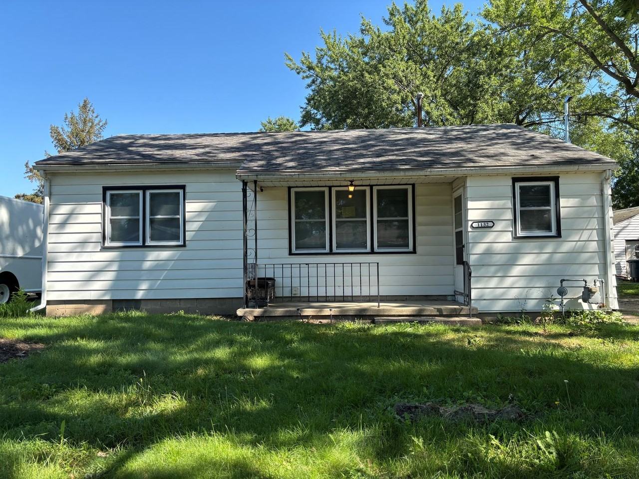 1132 Virginia St - Photo 2 of 11