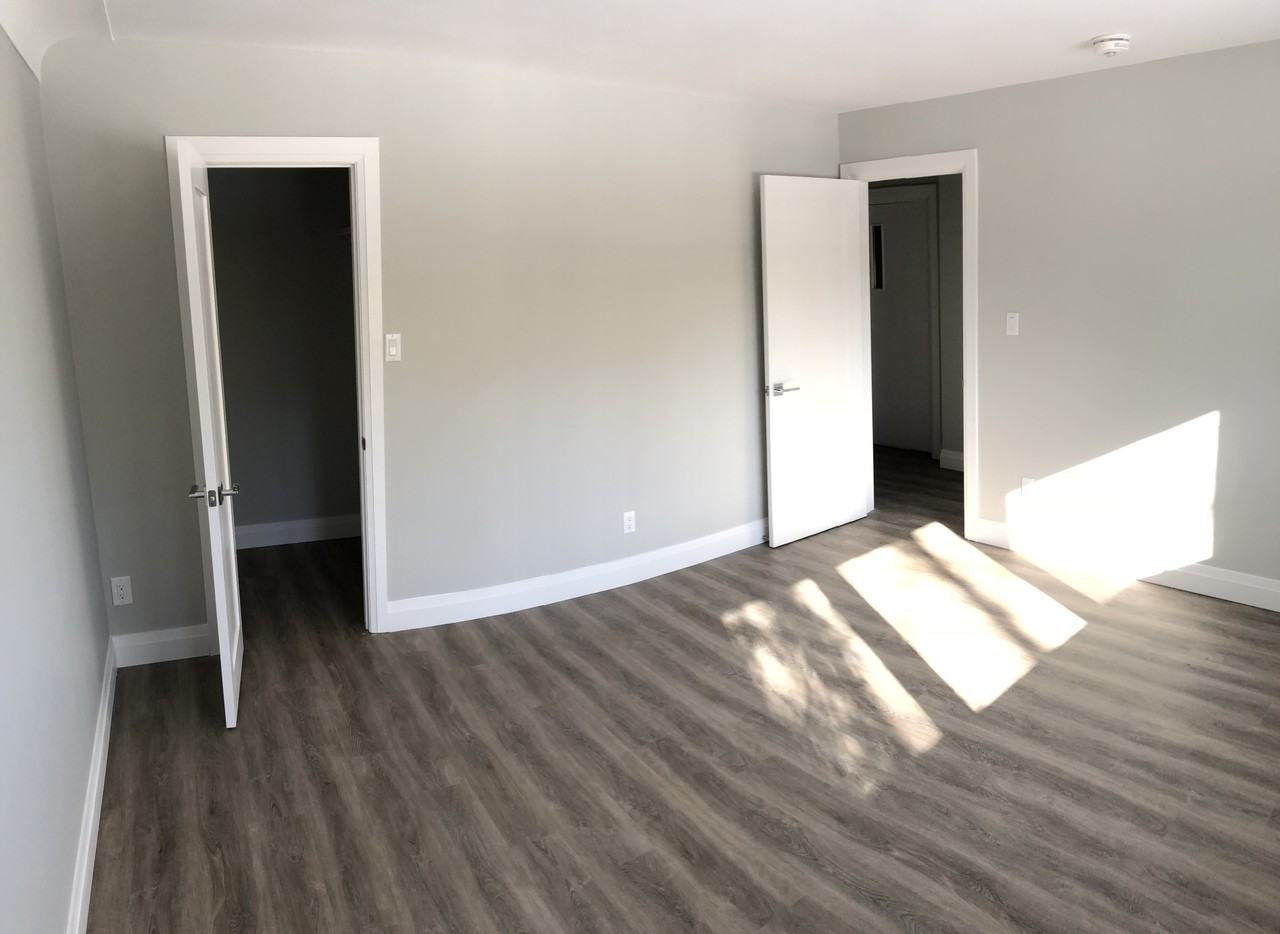 194 Allen St E #C - Photo 3 of 6