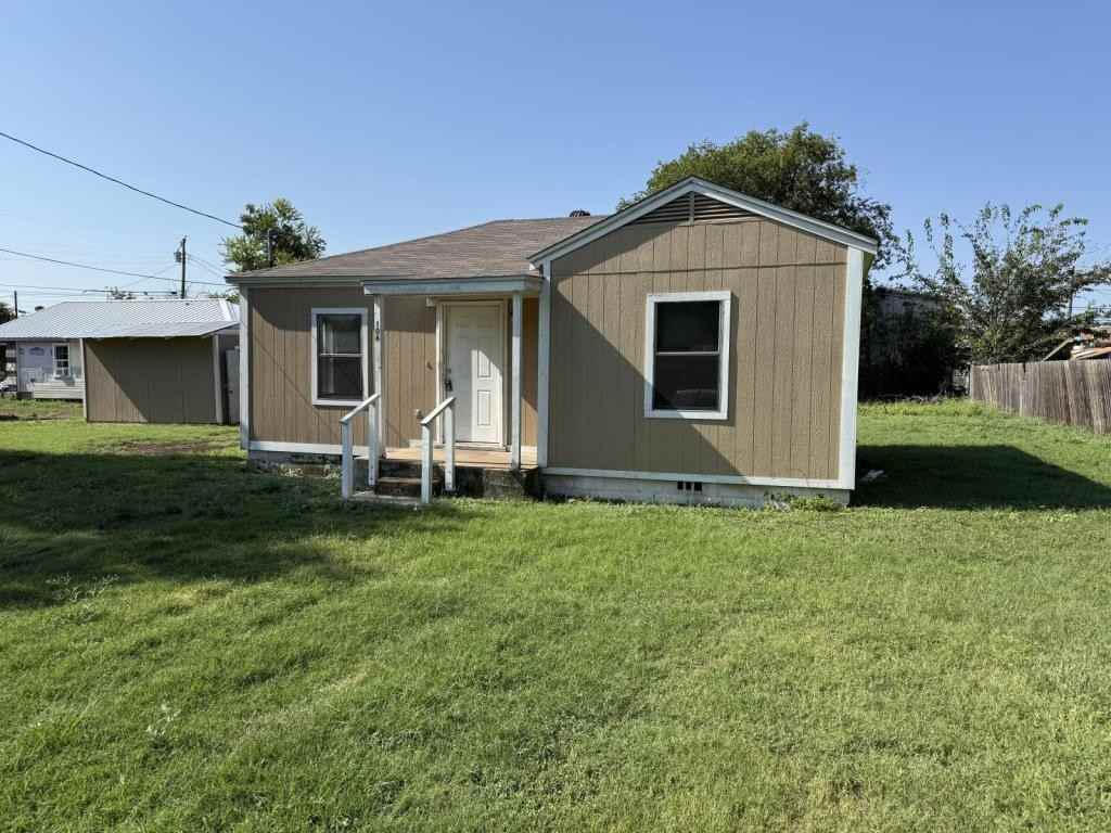 106 E Washington Ave - Photo 3 of 20