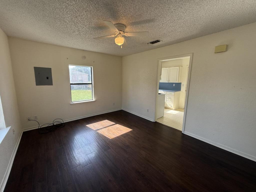 106 E Washington Ave - Photo 4 of 20
