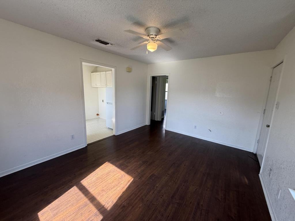 106 E Washington Ave - Photo 5 of 20