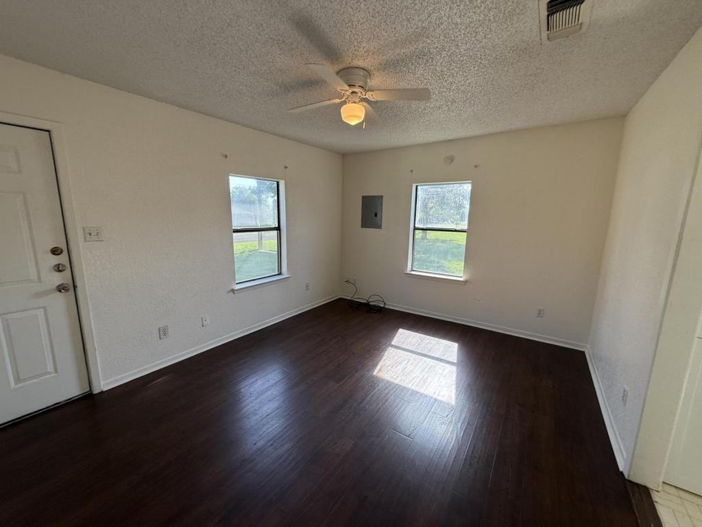 106 E Washington Ave - Photo 7 of 20