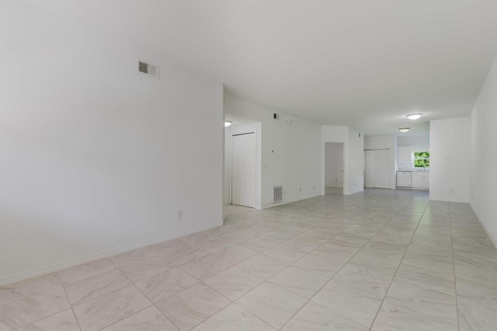 5612 Rose Garden Rd Apt 103 - Photo 5 of 33