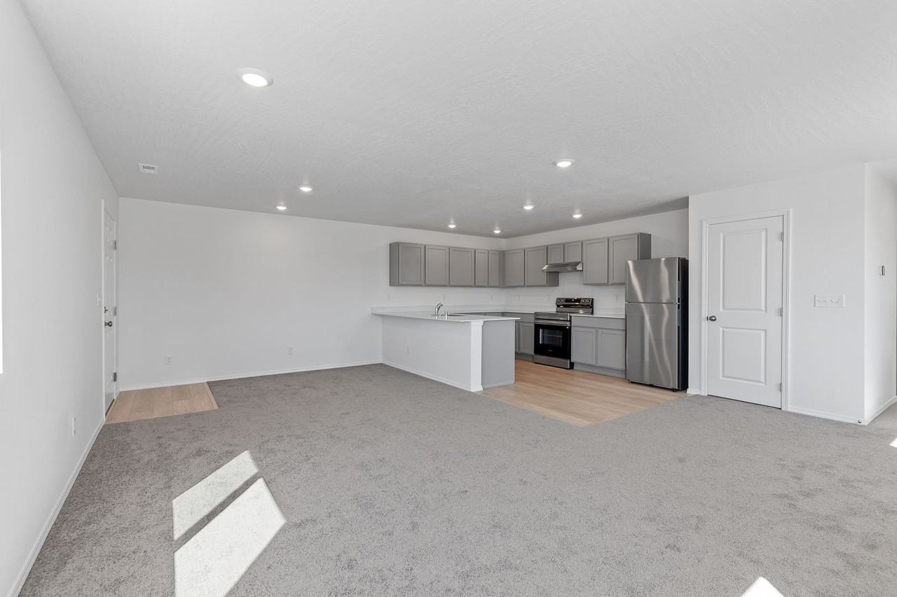 1394 N Wilhelm Way - Photo 7 of 23