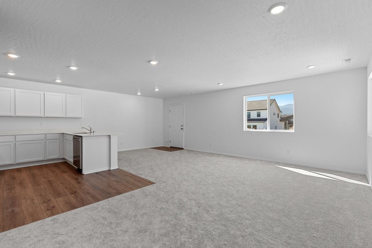 1382 N Wilhelm Way - Photo 4 of 23