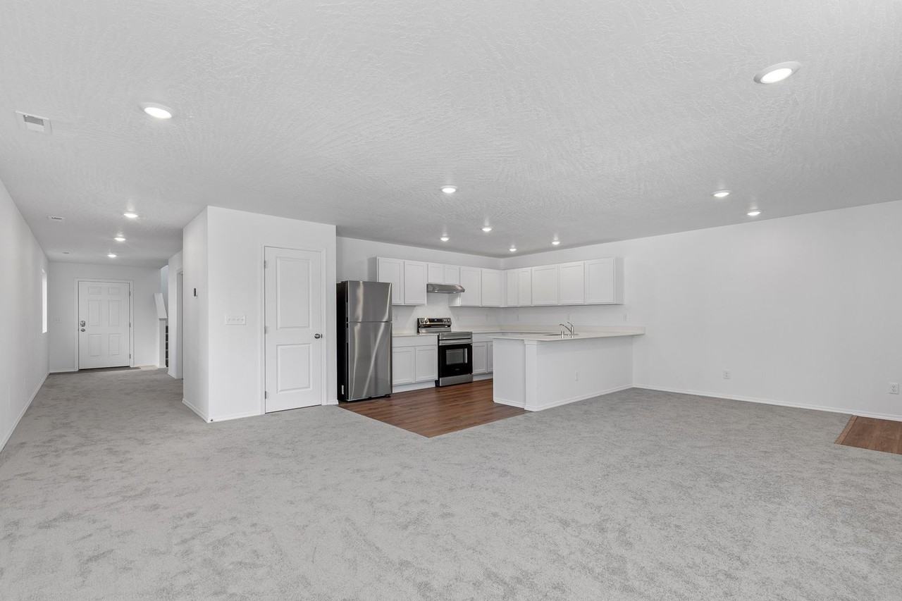 1382 N Wilhelm Way - Photo 5 of 23