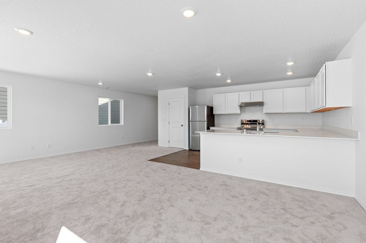 1382 N Wilhelm Way - Photo 6 of 23