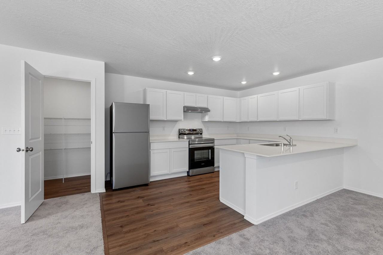 1382 N Wilhelm Way - Photo 7 of 23