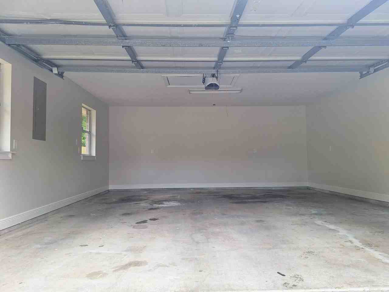 1410 Lake Village Blvd - Photo 4 of 32