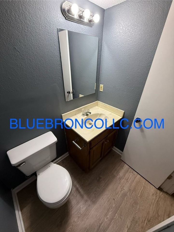 100 Sw Oxford Pl - Photo 3 of 13