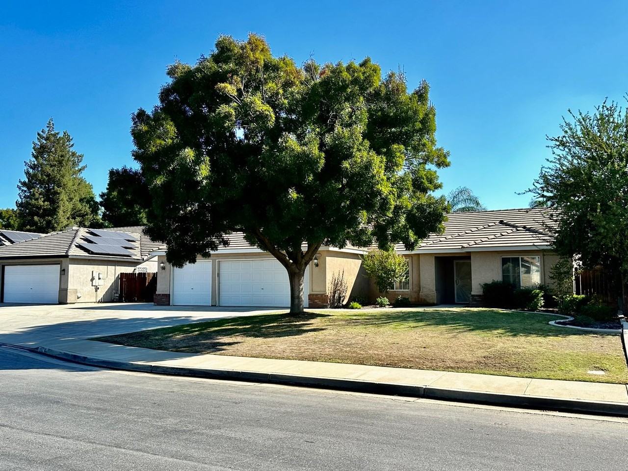 5610 Charleville Ln - Photo 2 of 28