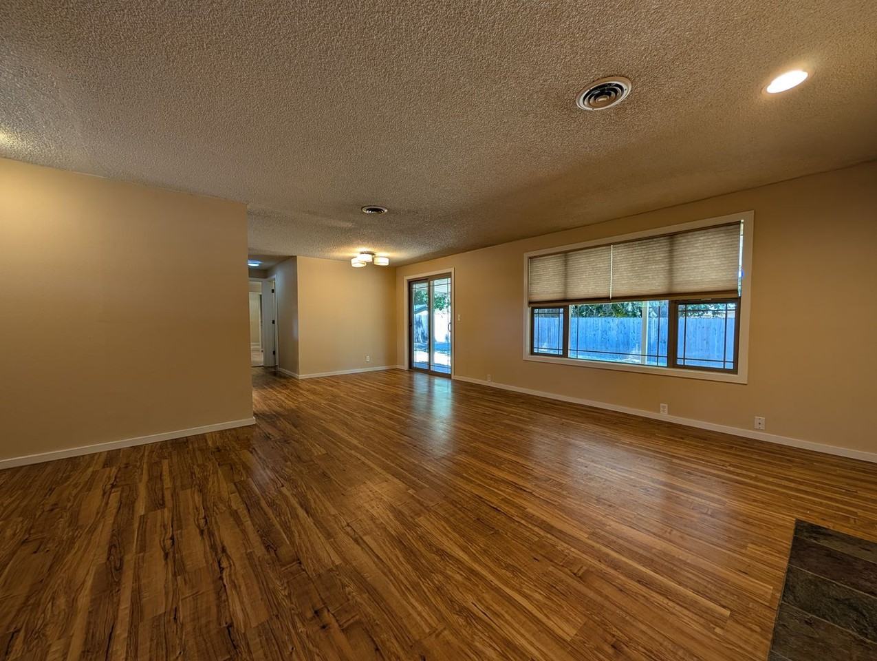 2145 Laurelhurst Dr - Photo 2 of 23
