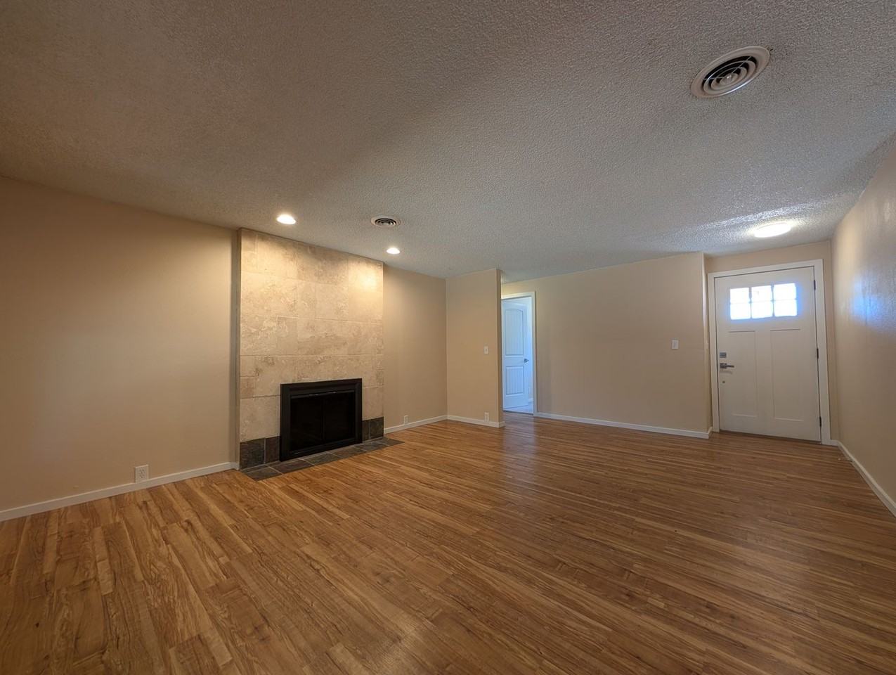 2145 Laurelhurst Dr - Photo 4 of 23