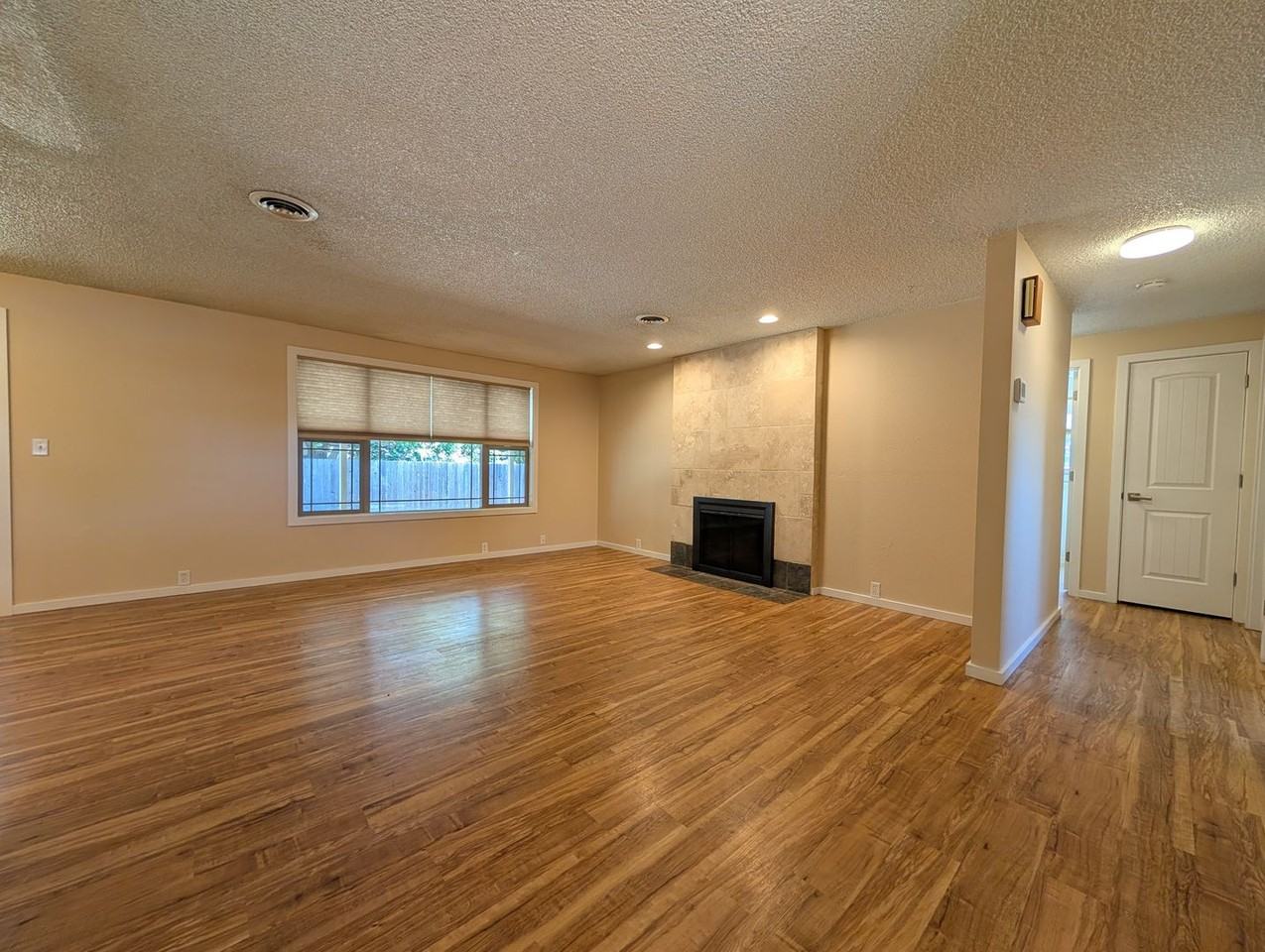 2145 Laurelhurst Dr - Photo 5 of 23