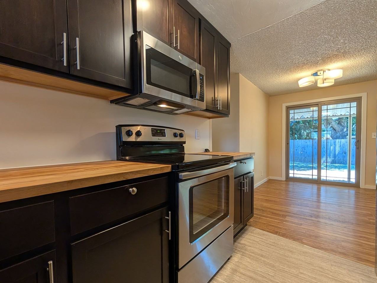 2145 Laurelhurst Dr - Photo 6 of 23