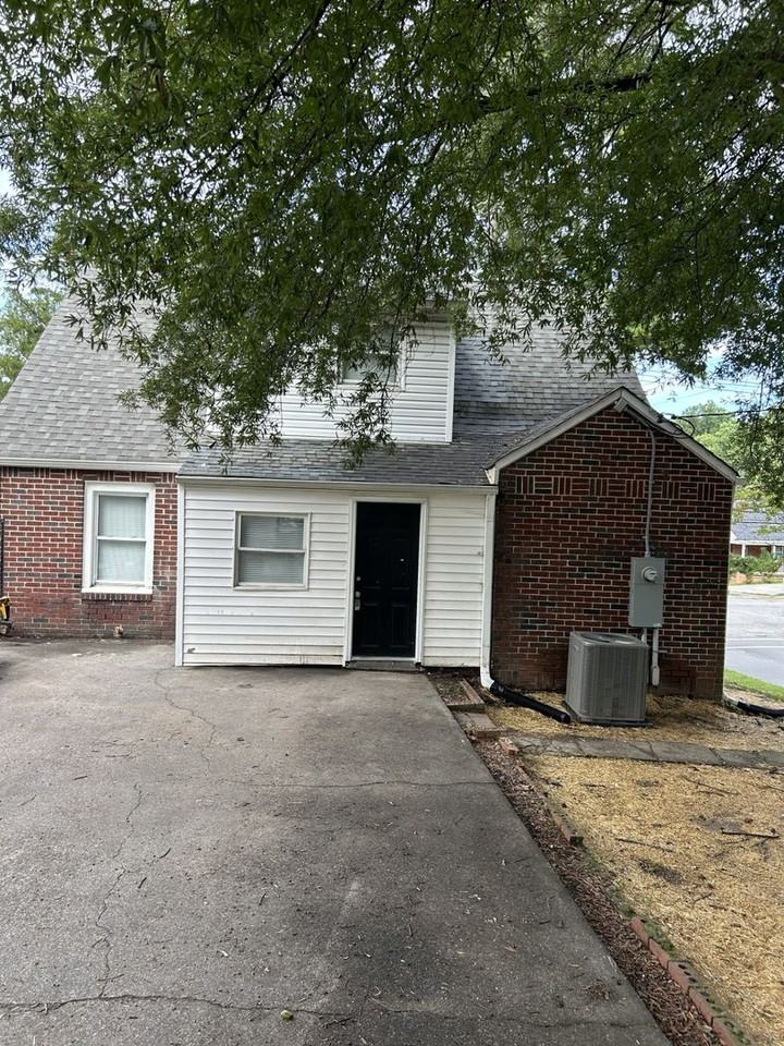 2437 N Patterson Ave - Photo 2 of 8