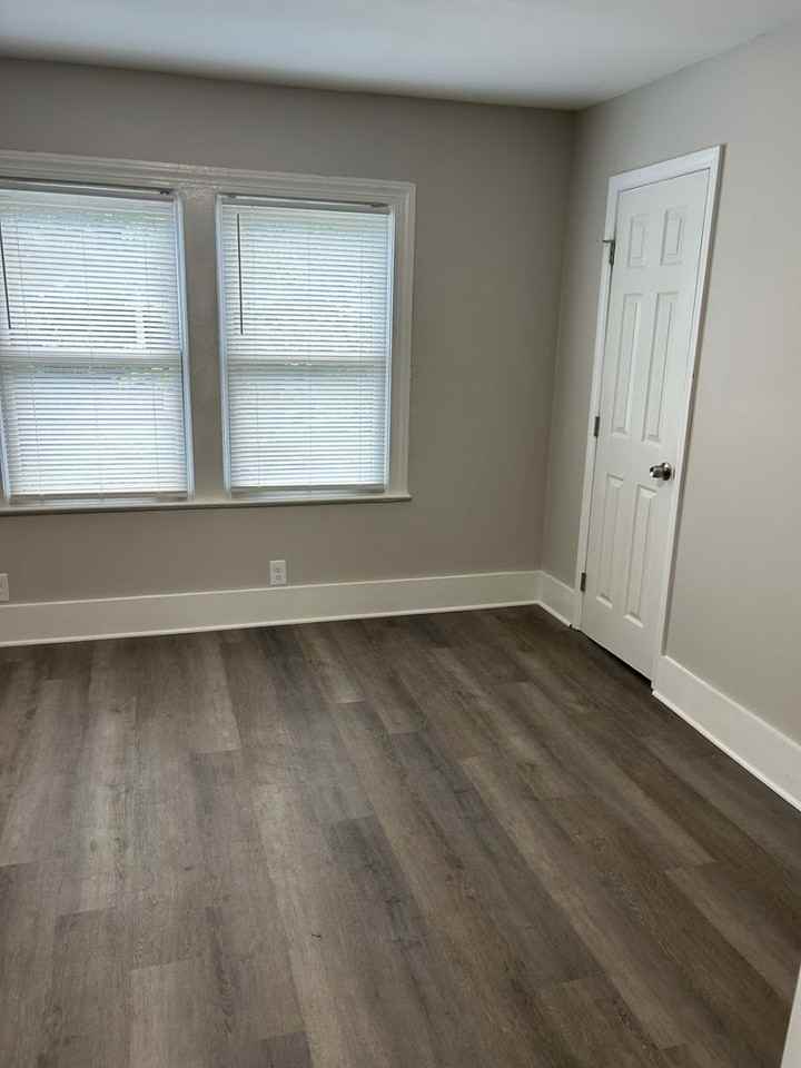 2437 N Patterson Ave - Photo 4 of 8