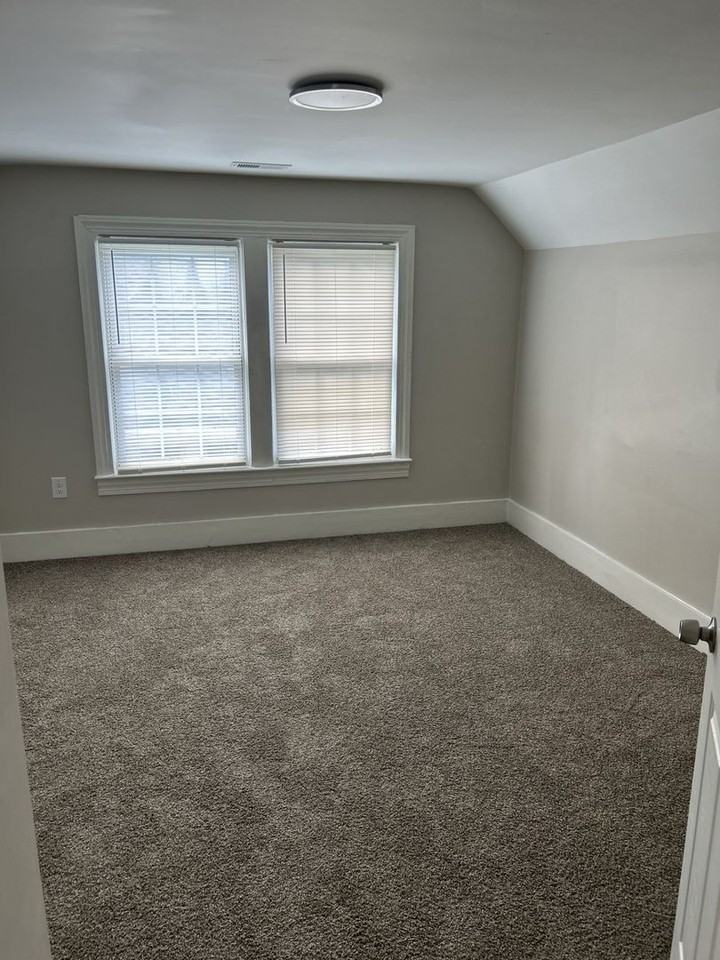 2437 N Patterson Ave - Photo 6 of 8