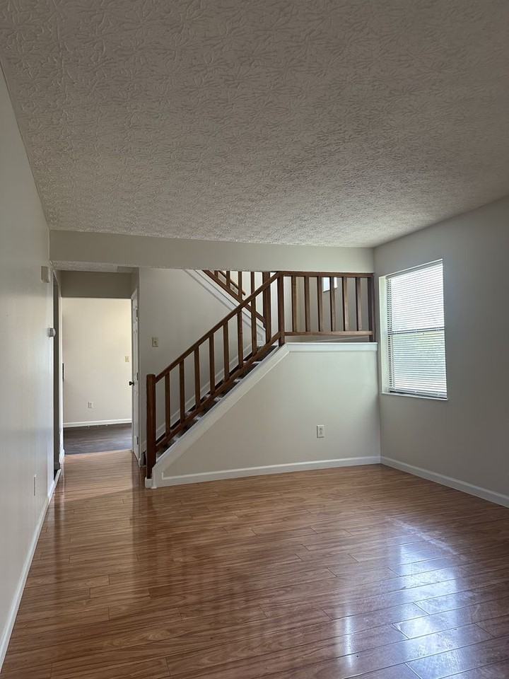 3711 Heatherglen Dr - Photo 3 of 9