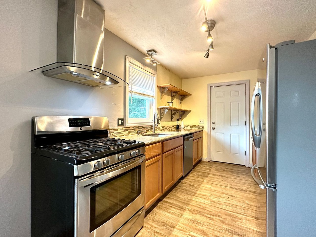 256 Boston Rd - Photo 2 of 23
