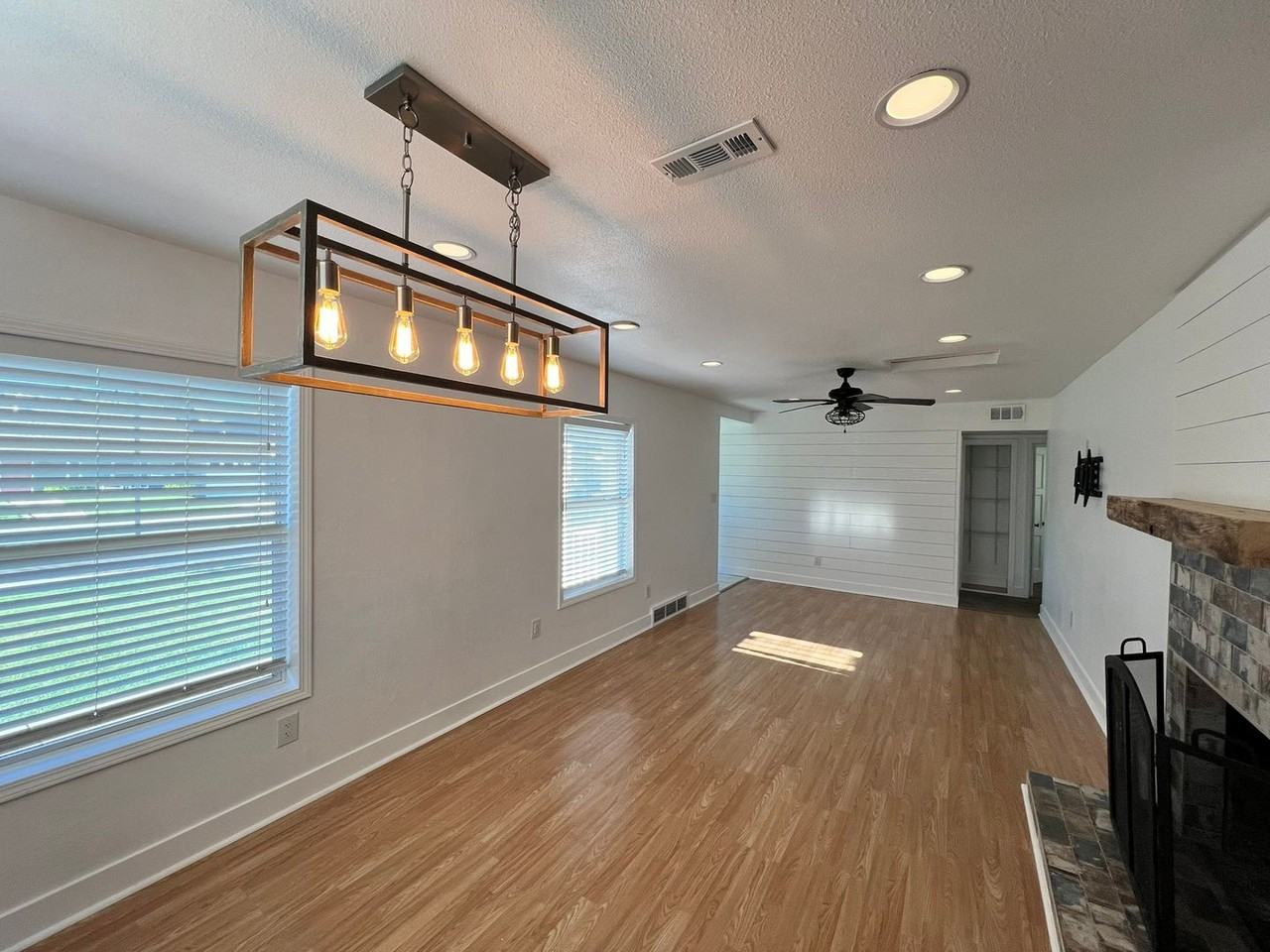 1379 Westfield Ave - Photo 3 of 23