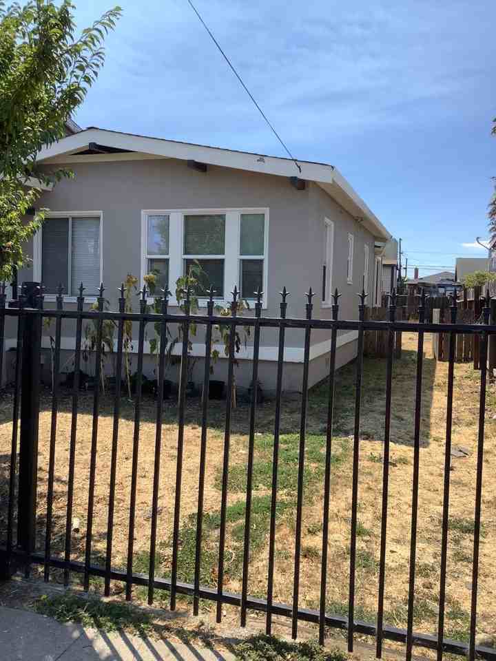 611 20th St - Photo 2 of 15