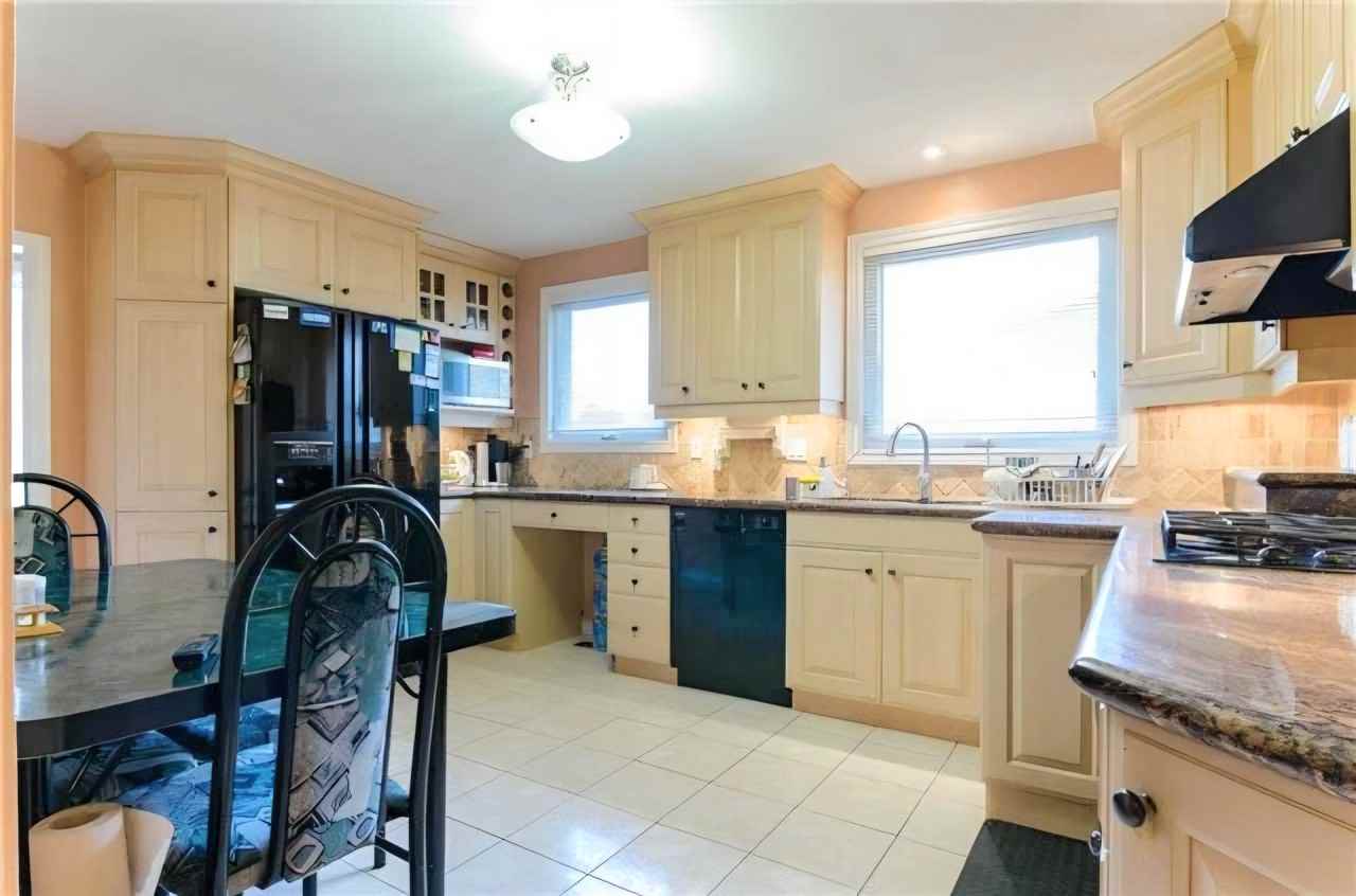 16 Athlone Avenue - Photo 3 of 13