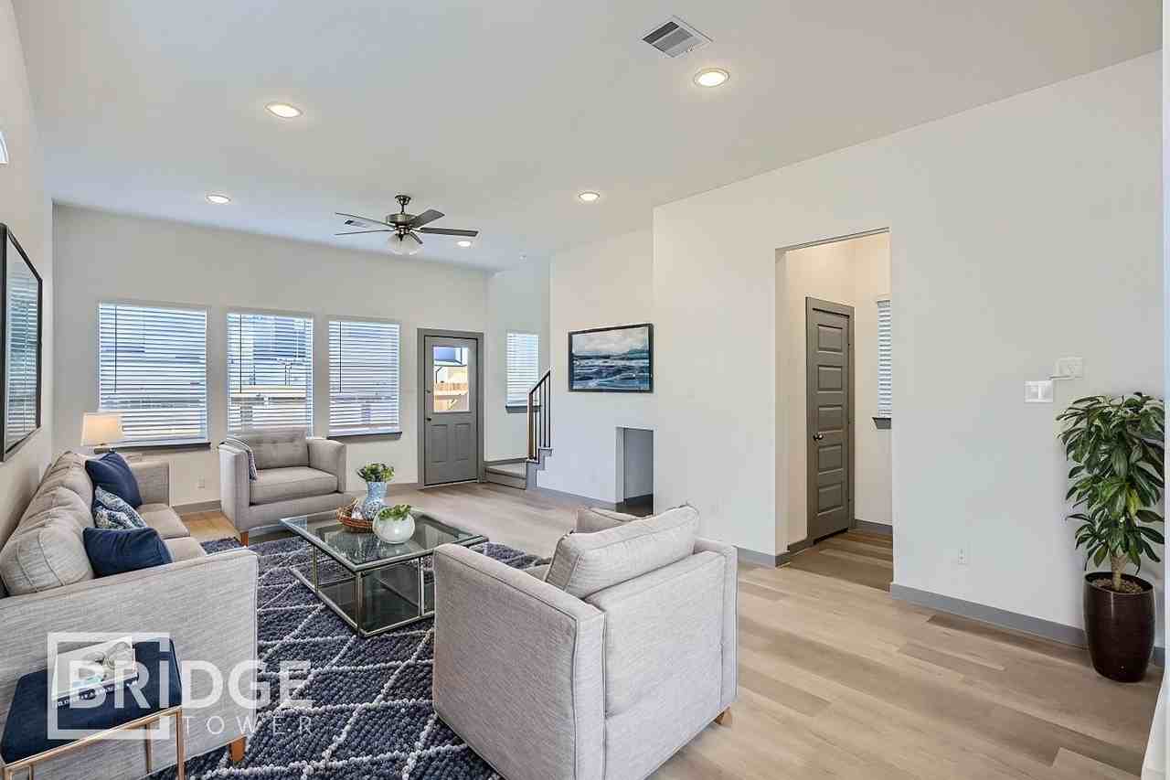 33130 Willow Heights Ln - Photo 2 of 16