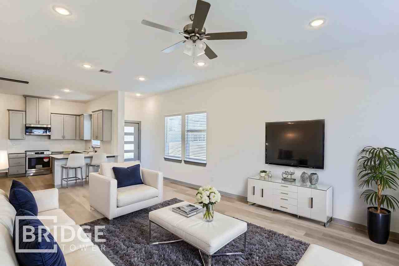 33130 Willow Heights Ln - Photo 3 of 16