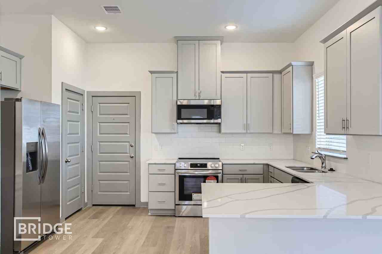 33130 Willow Heights Ln - Photo 5 of 16