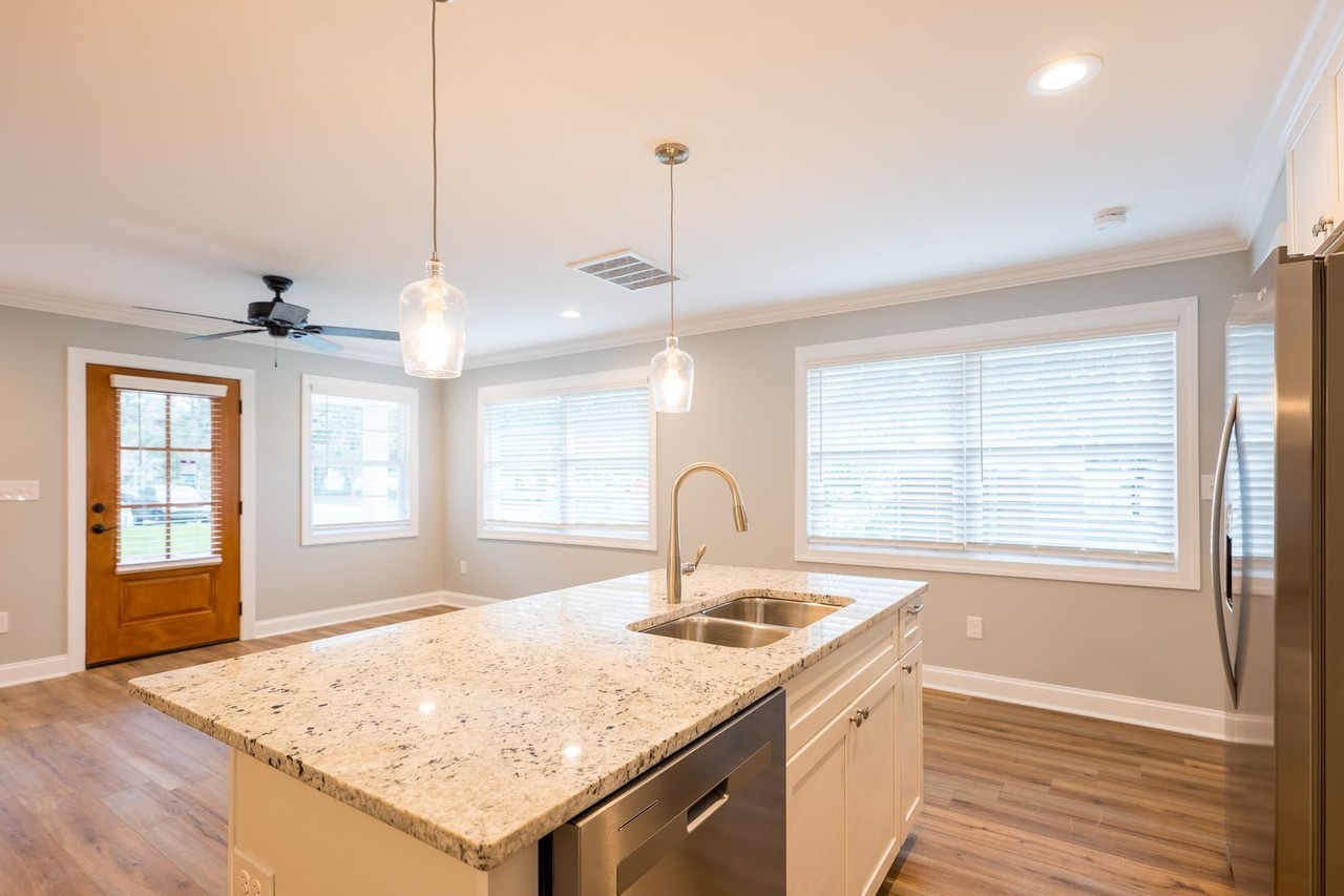 1201 N Oak St #A - Photo 4 of 7