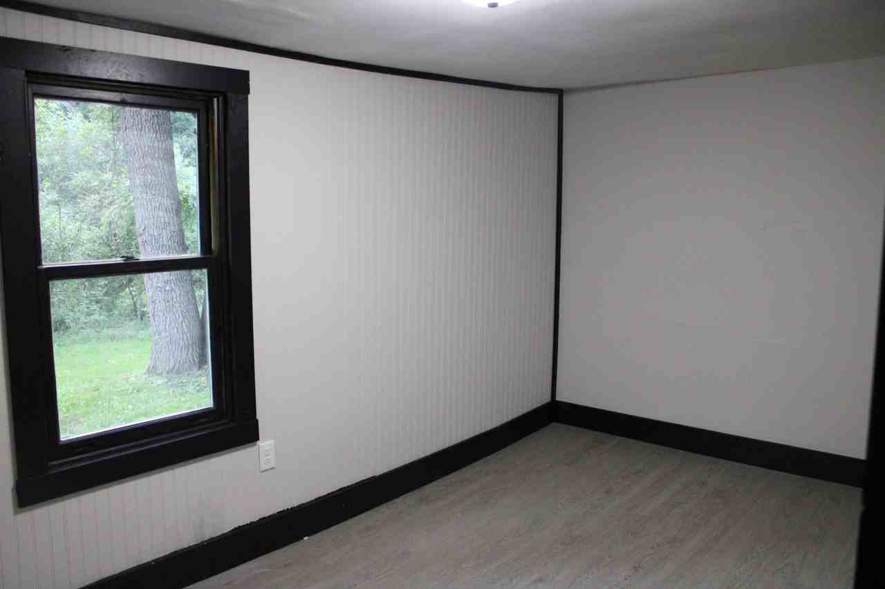 313 S 6th St - Photo 3 of 9