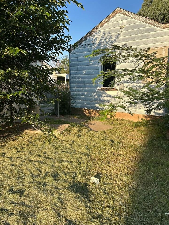 1612 Coffee Street - Photo 4 of 22