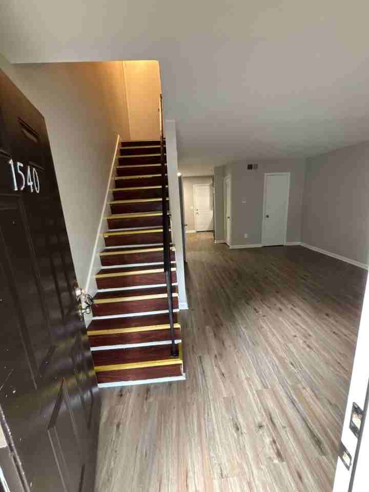 Pineview Pointe Apartments - Photo 3 of 8