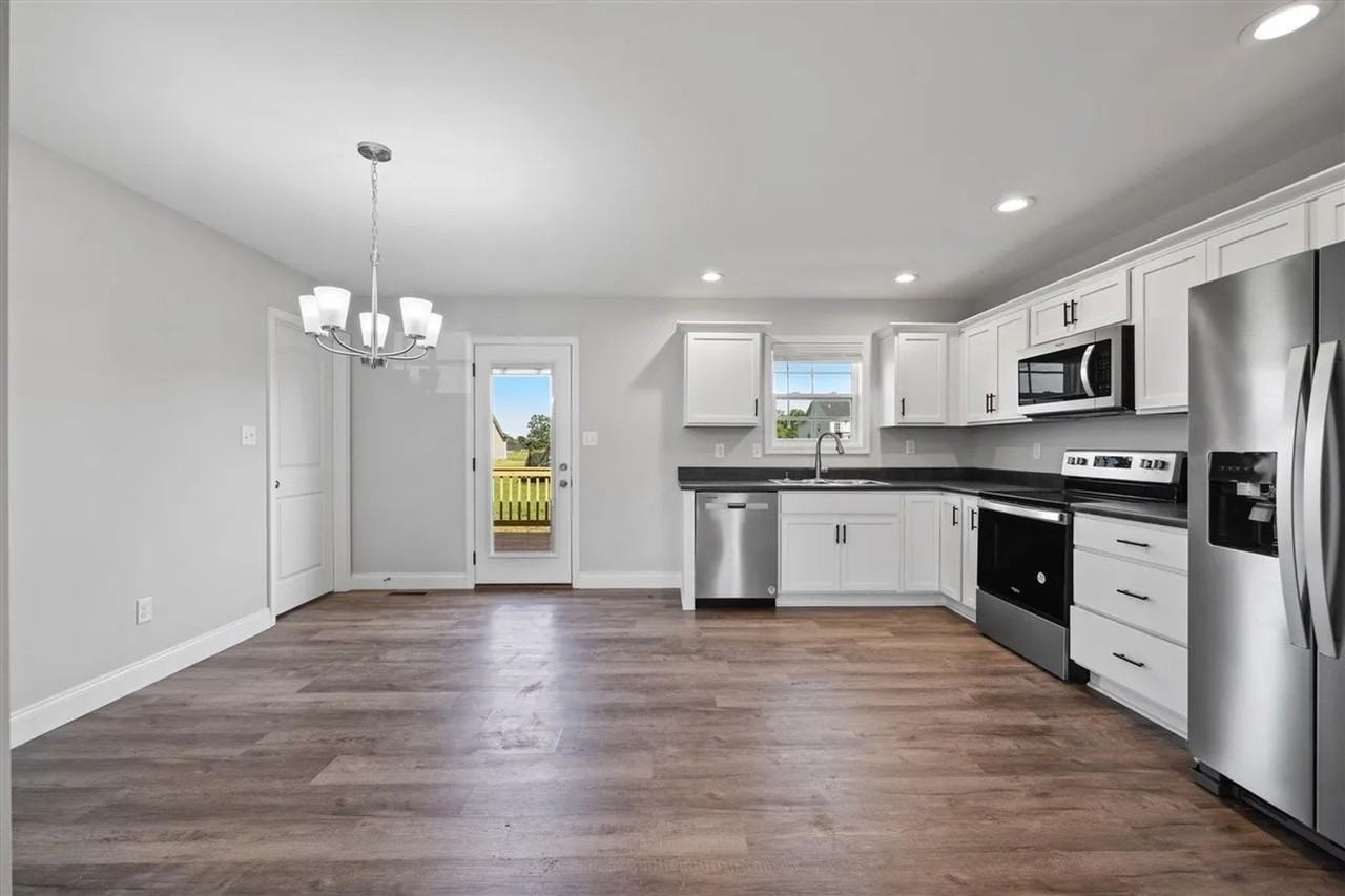 528 Deluth Ct - Photo 3 of 7