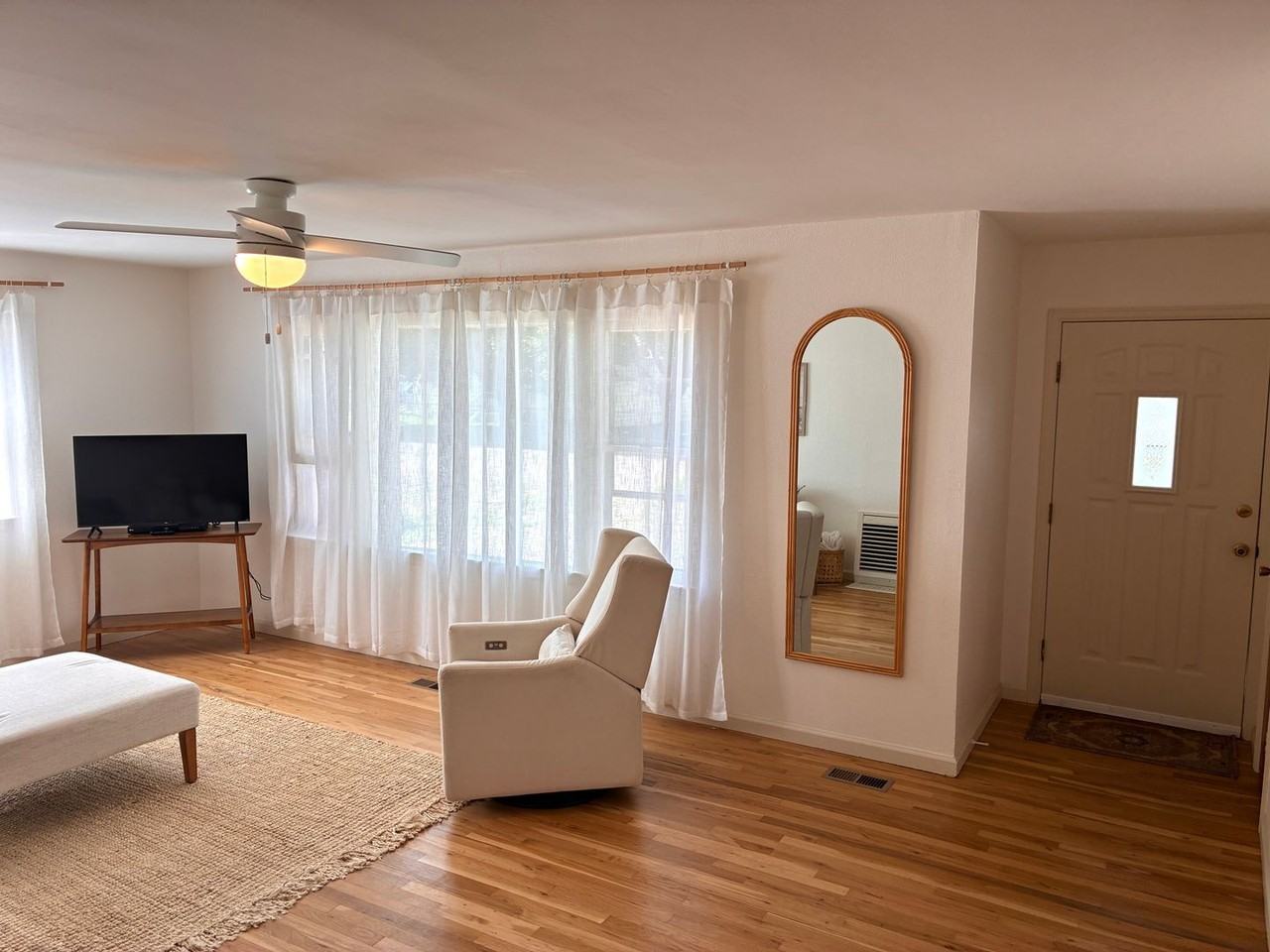 831 Capitol Hill St - Photo 4 of 28