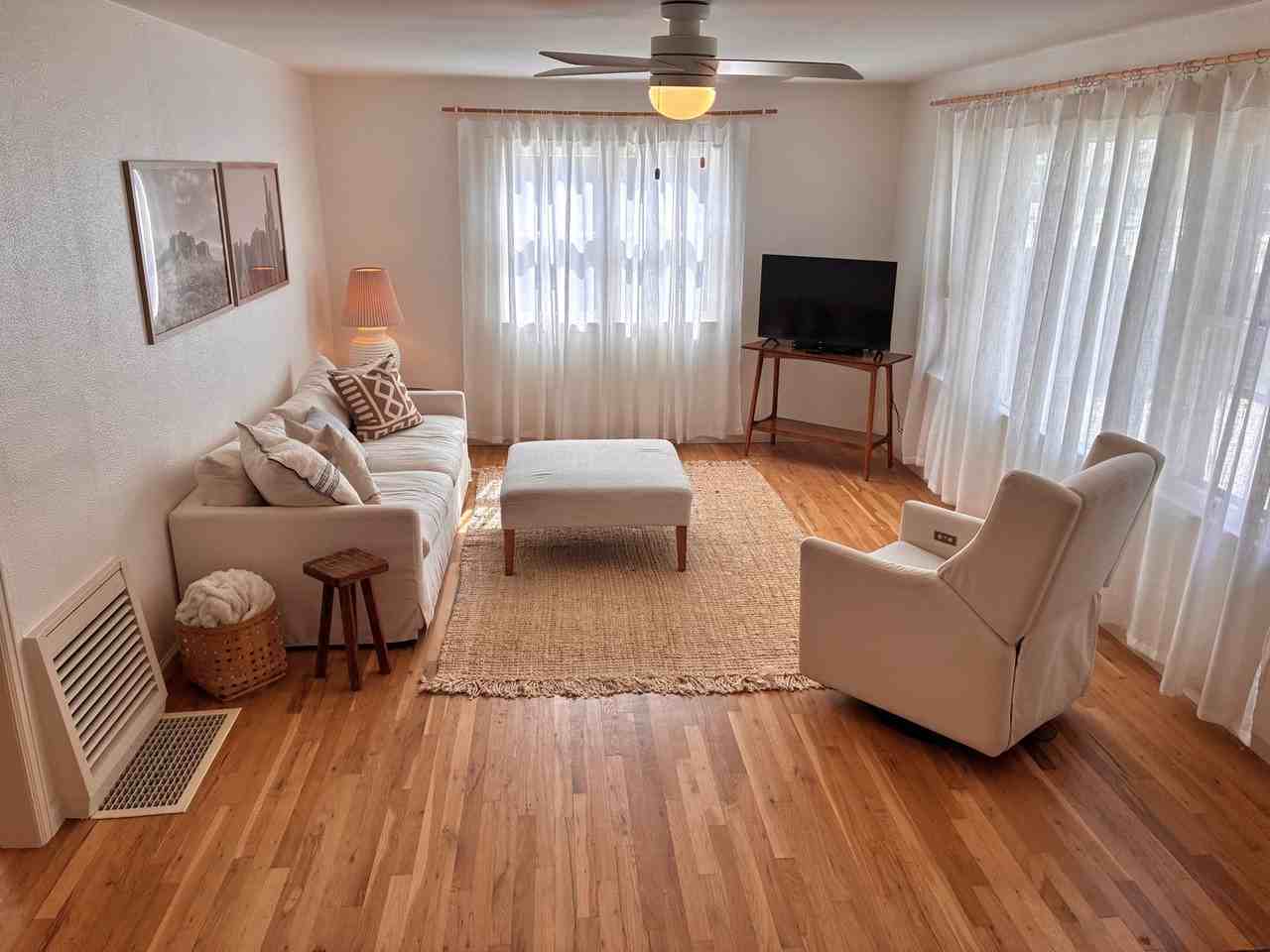 831 Capitol Hill St - Photo 5 of 28