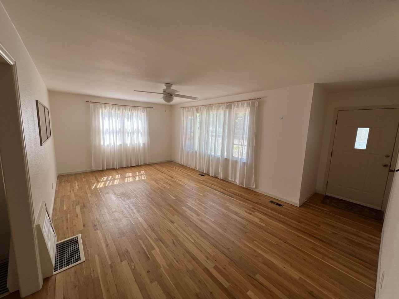 831 Capitol Hill St - Photo 7 of 28