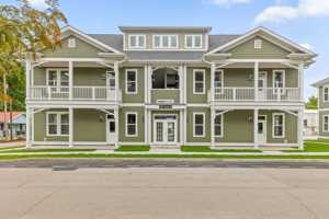 featured image of 2251 E 19th St