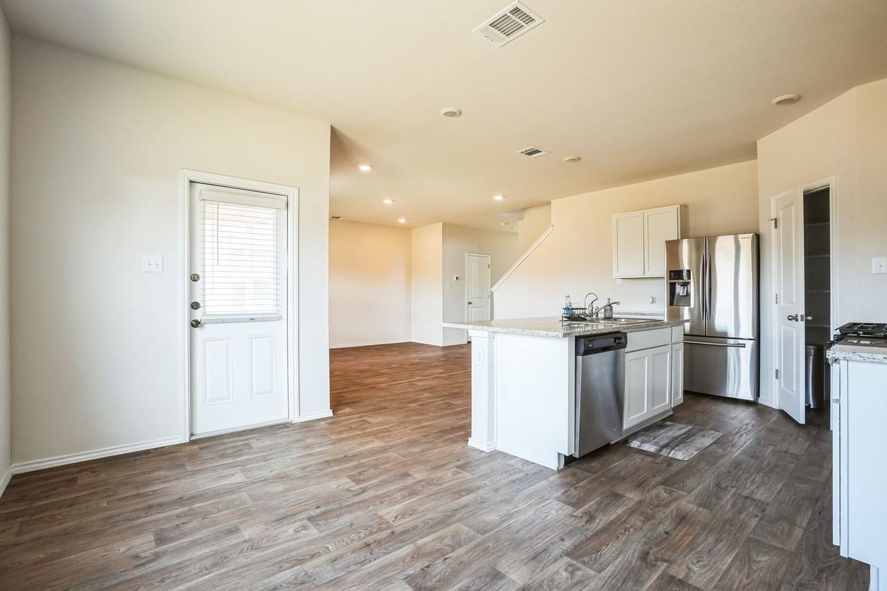 4011 Basil Meadow - Photo 6 of 19