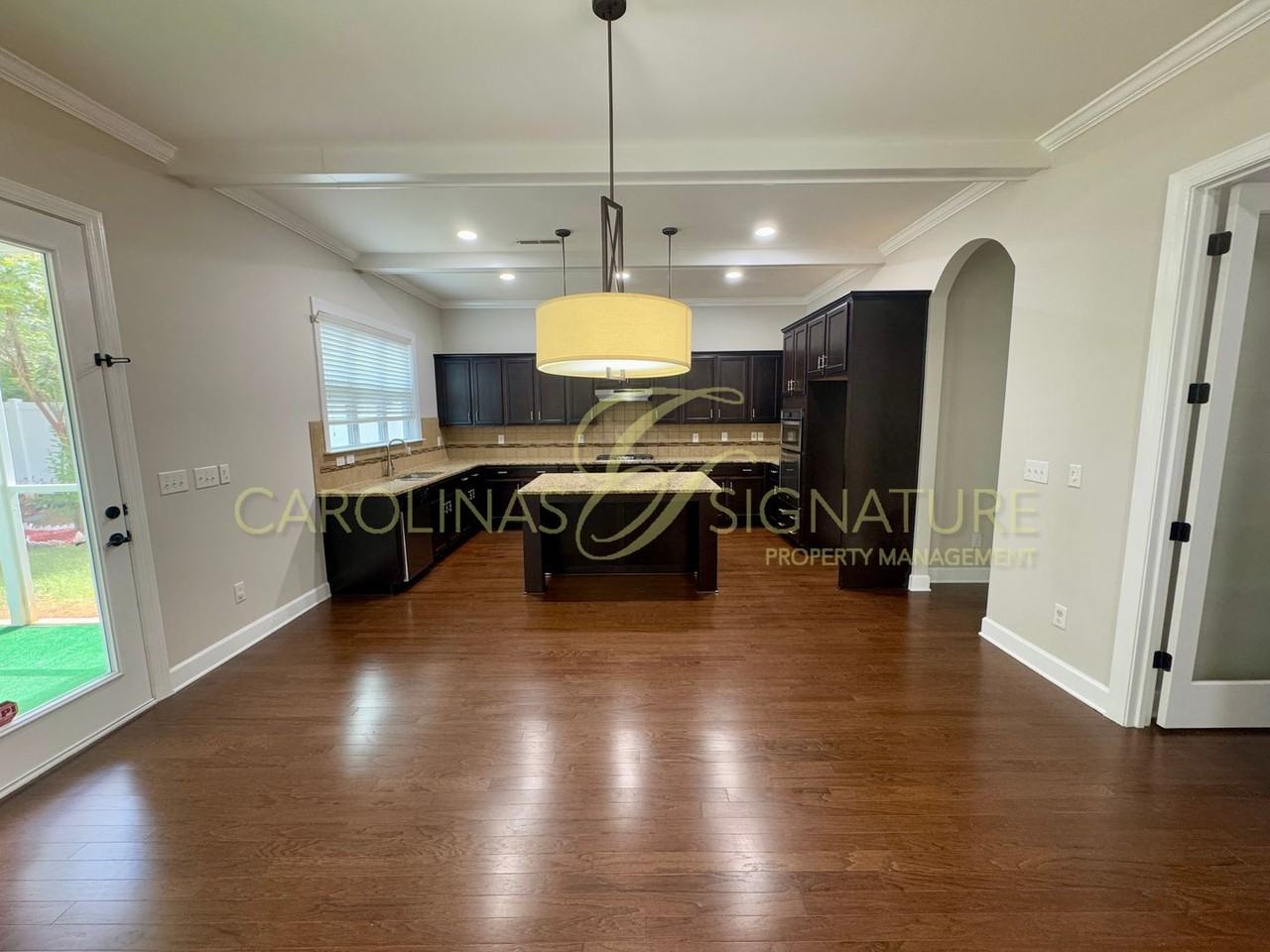 960 Forbes Rd - Photo 6 of 48