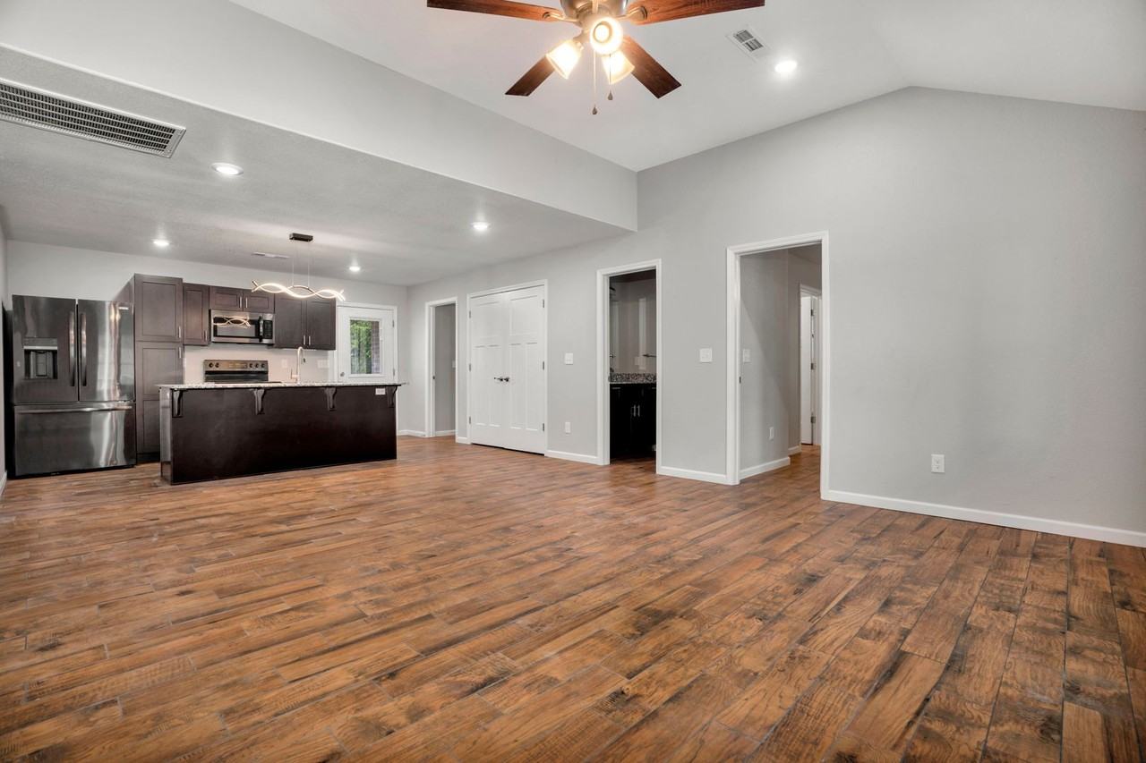 412 S Byers Ave - Photo 4 of 30