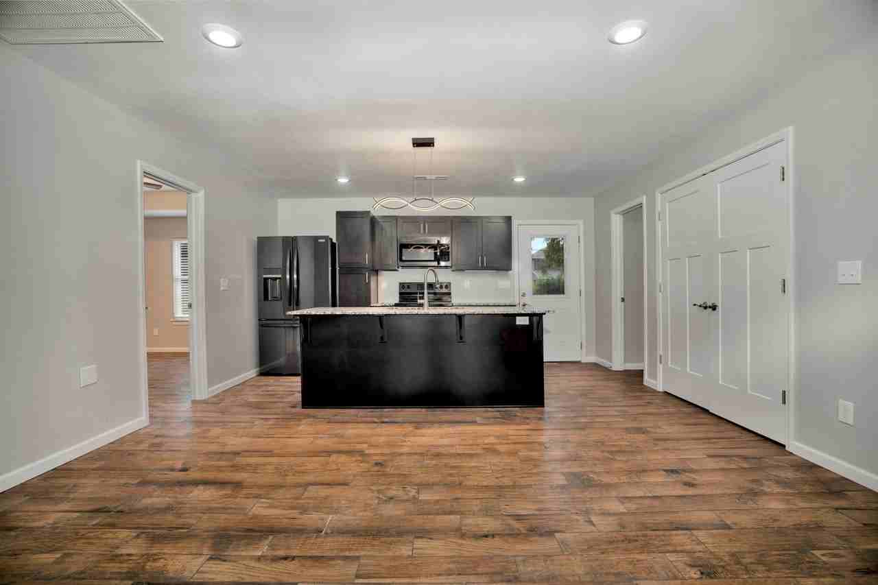 412 S Byers Ave - Photo 6 of 30