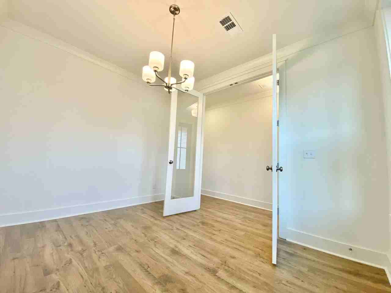 643 Conifer Dr - Photo 4 of 43