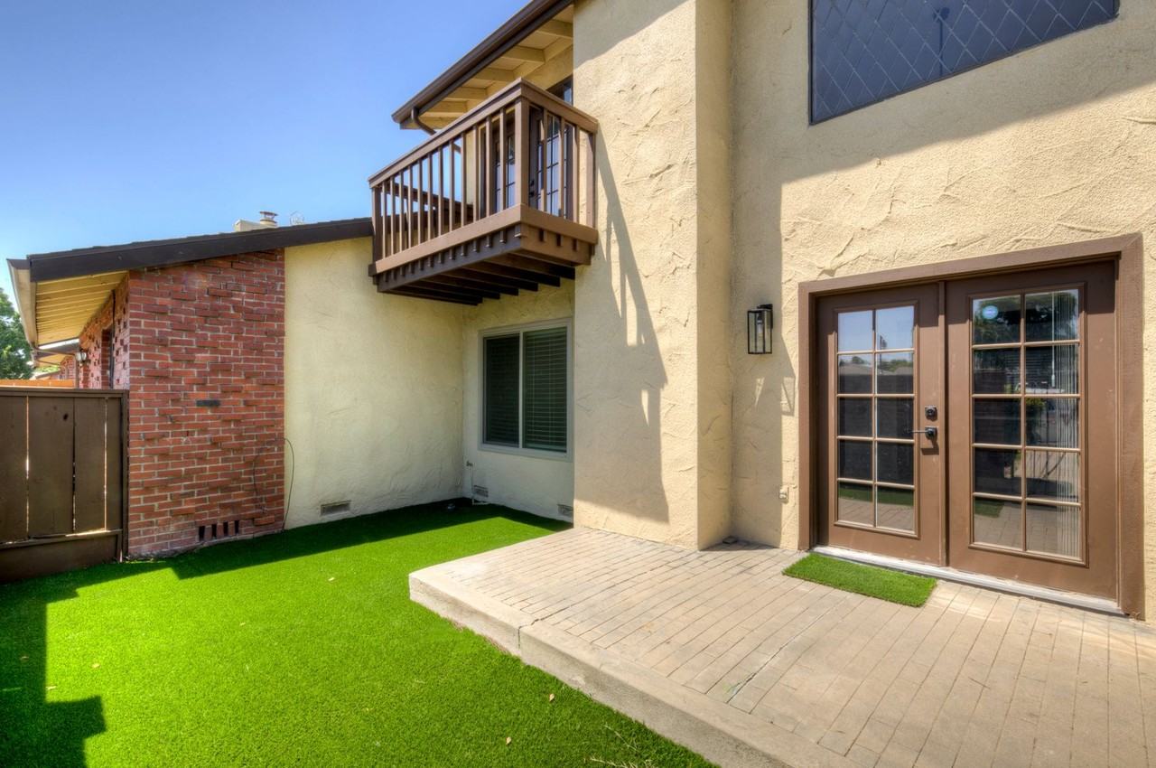 1208 Rose Ave - Photo 3 of 17