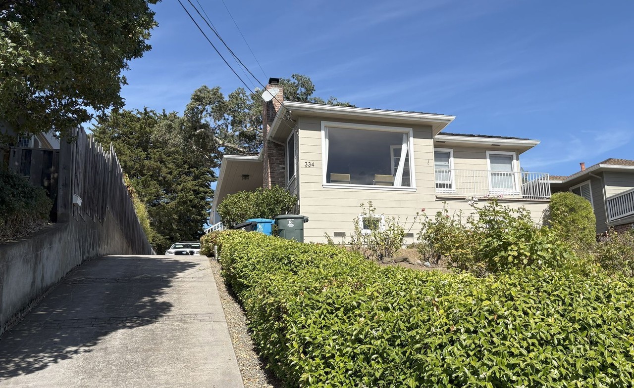 334 Oakview Dr - Photo 2 of 23