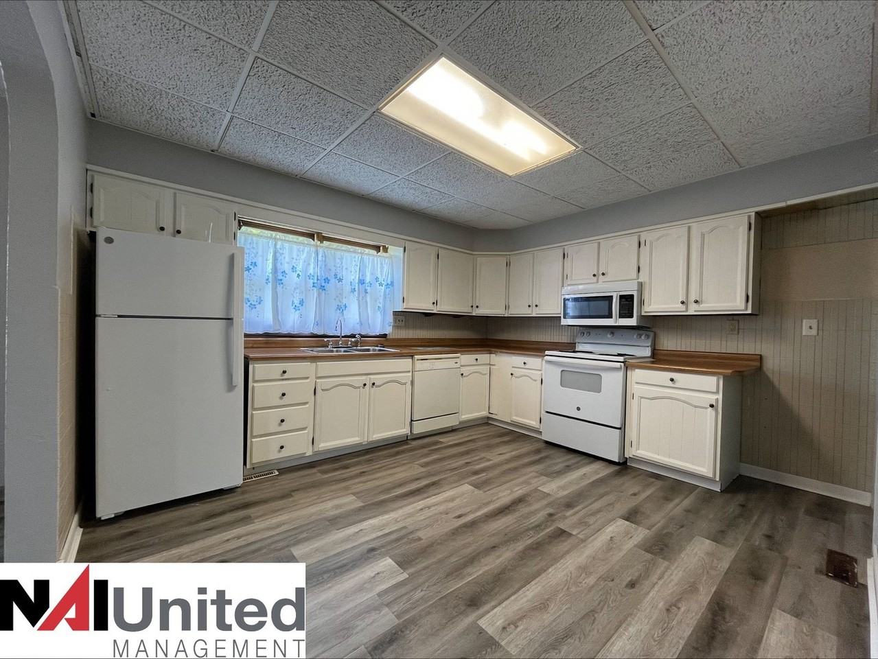 317 2nd Ave - Photo 3 of 8