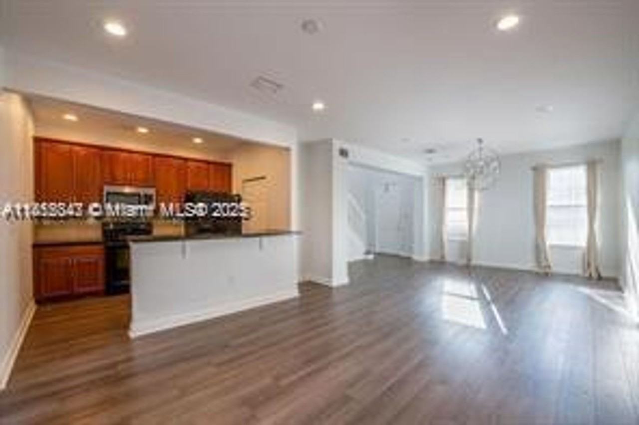 109 Sw 147th Ave - Photo 2 of 22